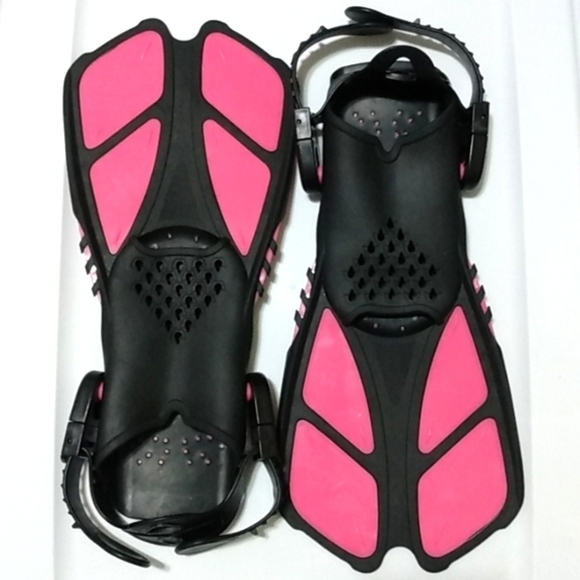 FELNATS PINK & BLACK SNORKELING AND DIVING FINS KIDS SIZE SM/MED - Picture 2 of 5